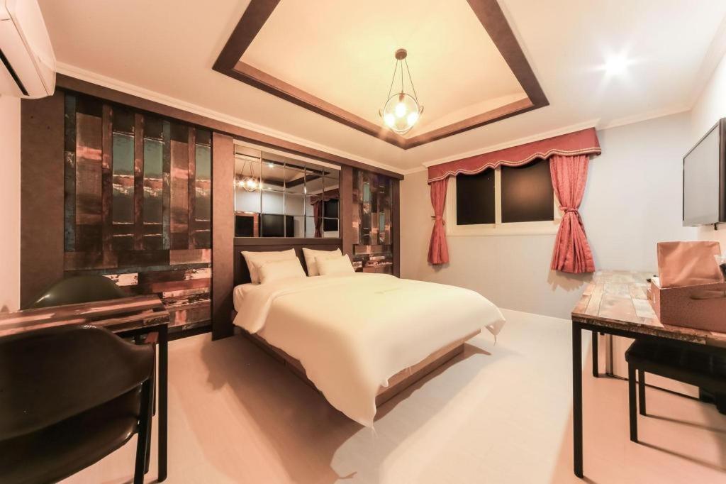 Geoje A-Plus Hotel Extérieur photo