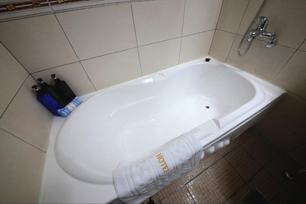 Geoje A-Plus Hotel Extérieur photo