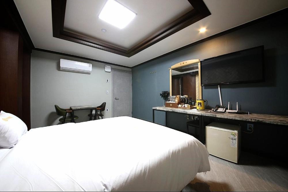 Geoje A-Plus Hotel Extérieur photo