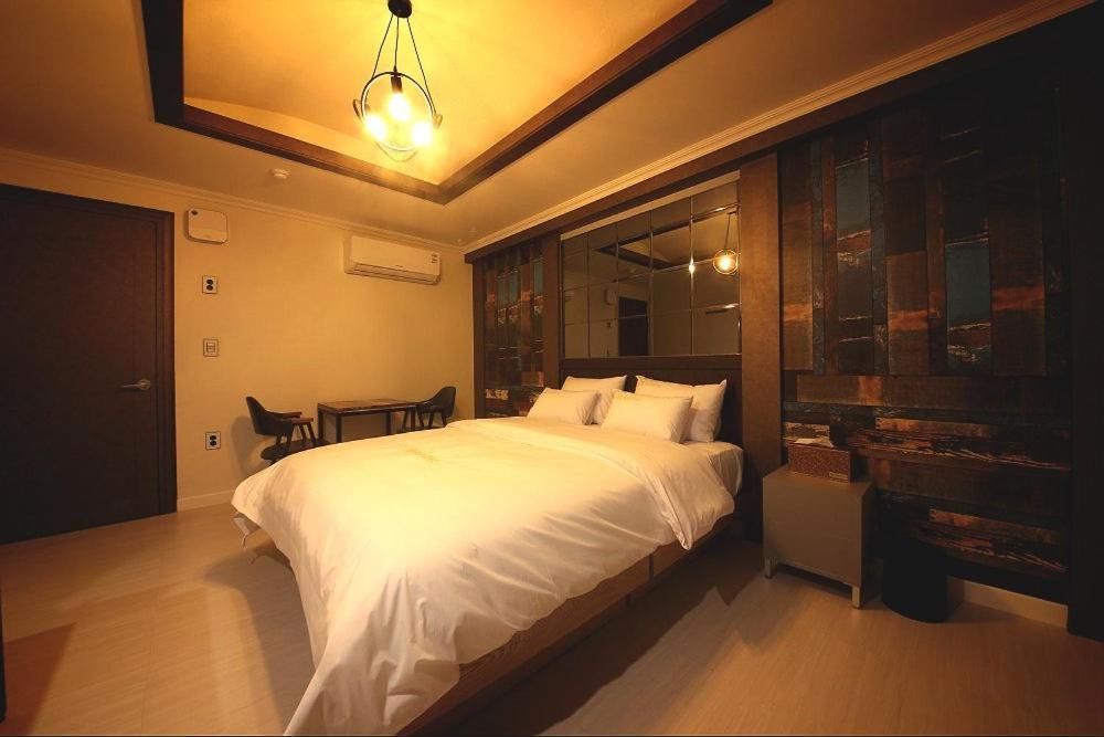 Geoje A-Plus Hotel Extérieur photo