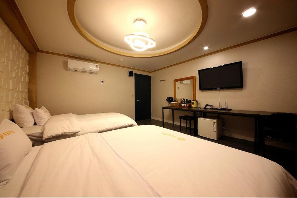 Geoje A-Plus Hotel Extérieur photo